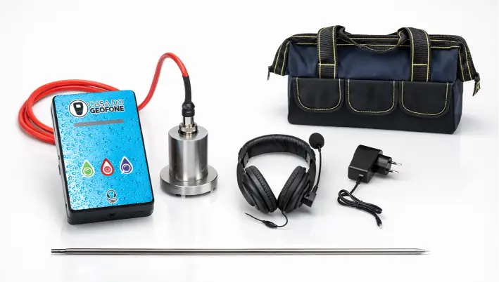 Novo Geofone Digital CGCV Blue 2026 com bolsa de transporte, equipamento profissional para localização de vazamentos por métodos não destrutivos.